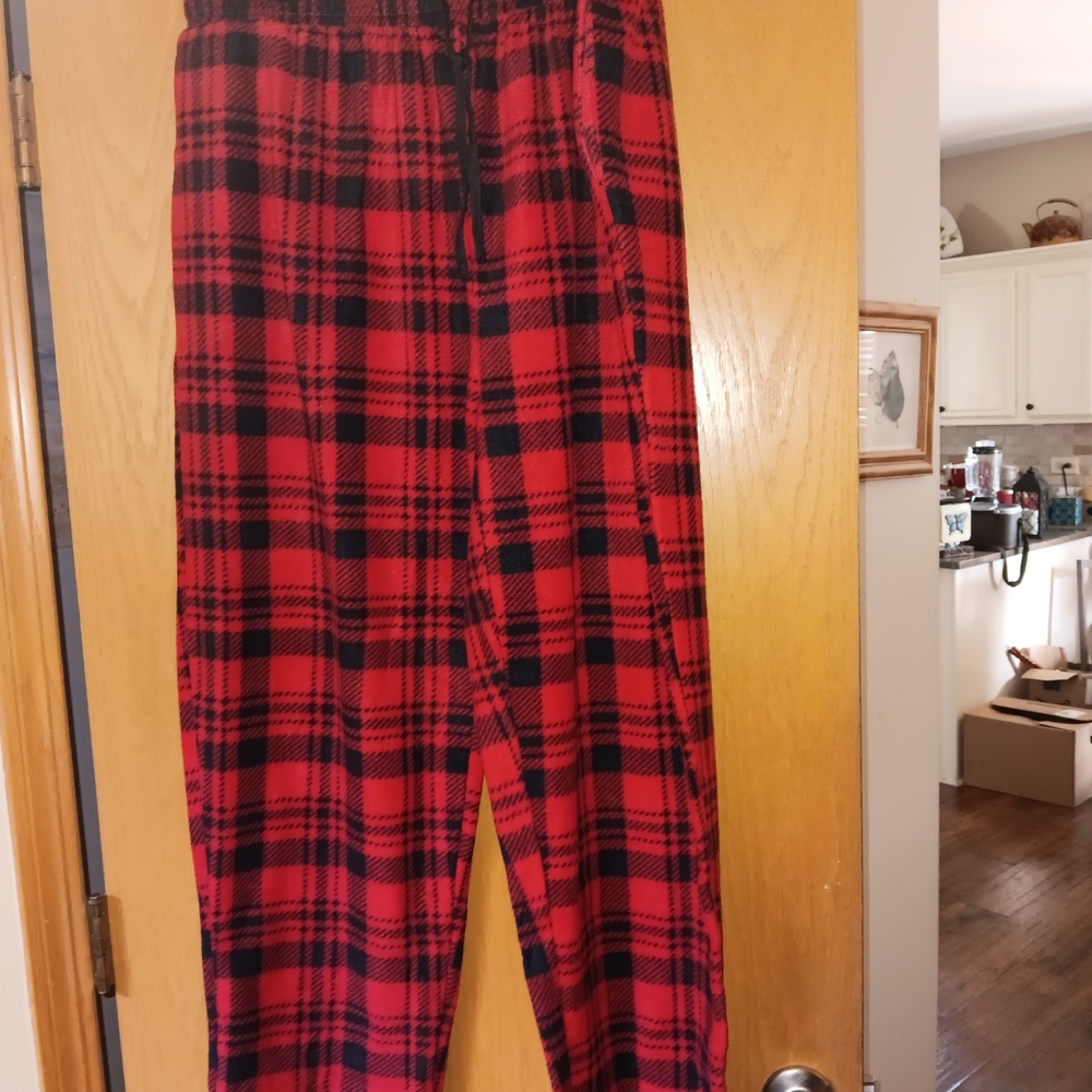 Mens Size 2XL, Holiday Time Red and Black Plaid Lounge Pants